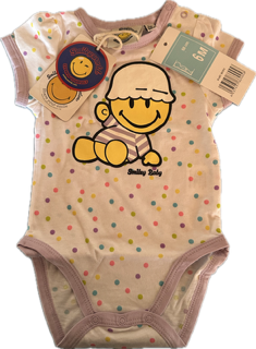 SmileyWorld-babybody med et farverigt prikket mønster og et smilende grafisk motiv.