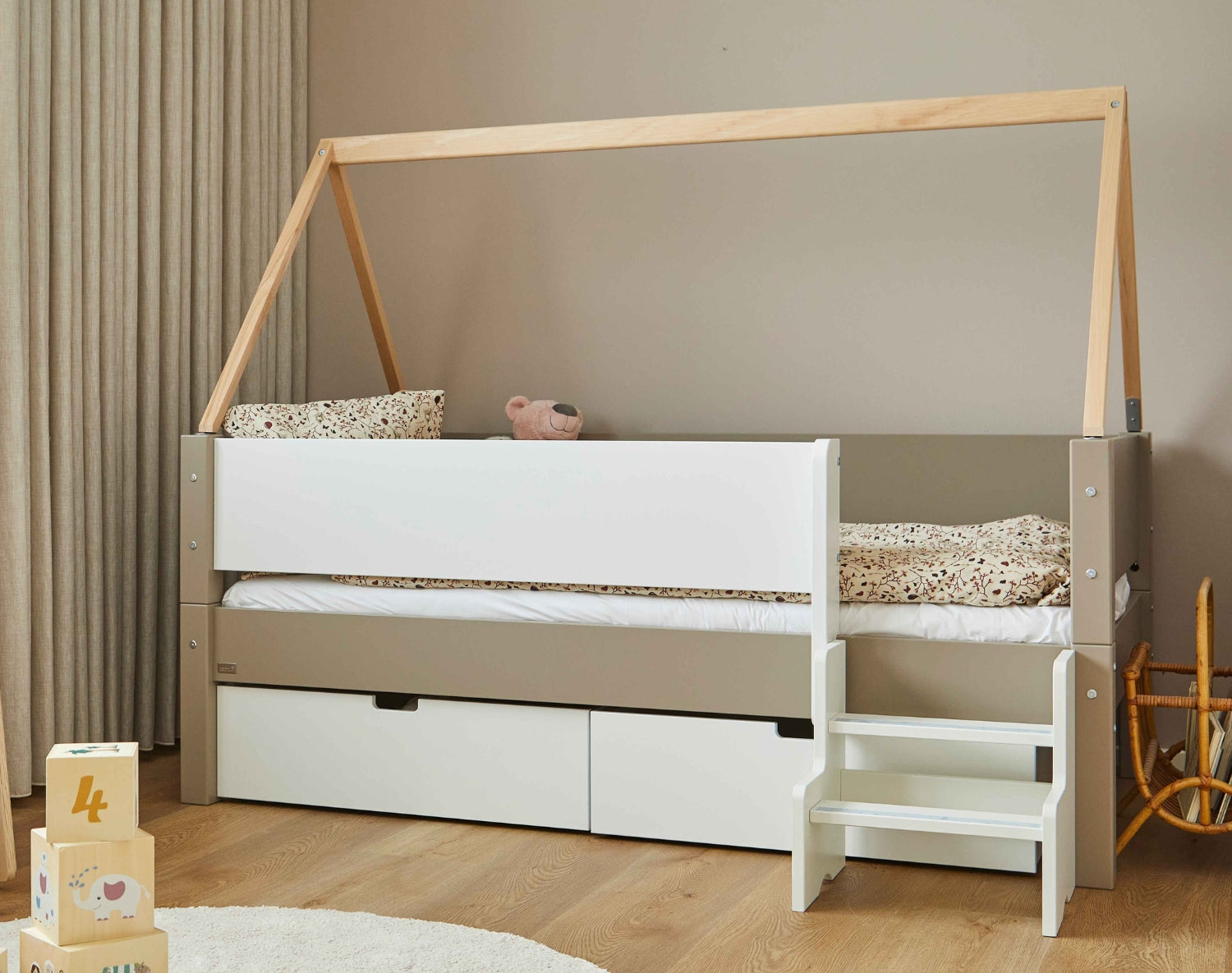 Mimer Enkeltseng med classic sengehest og skuffer - 200 cm