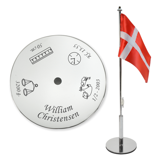 Fødselsdagsflag graveret med navn og fødsels data - Memozz
