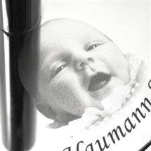 Navngivningsflag graveret med foto og data - Memozz