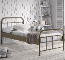 Boston sengen har et enkelt design der passer til alle værelser